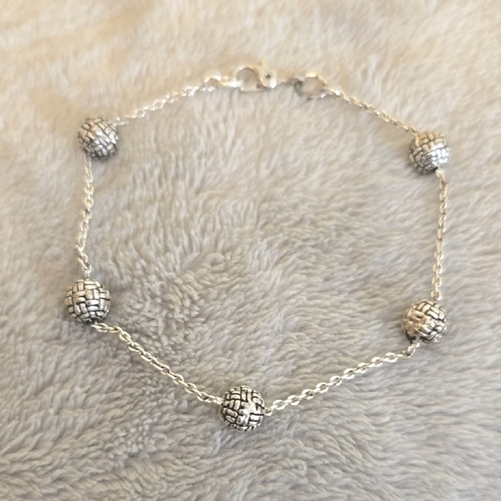 #126 Elegant Silver Tone Beaded Bracelet - Picture 1 of 3